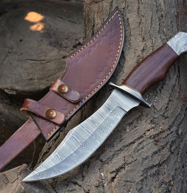 Rosefang Sentinel – Hand-Forged Damascus Bowie