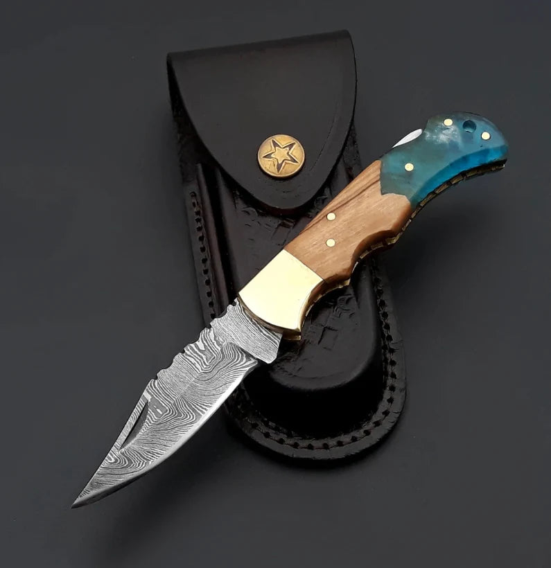 Knightwood Damascus Pocket Knife – Olive Wood & Resin Handle
