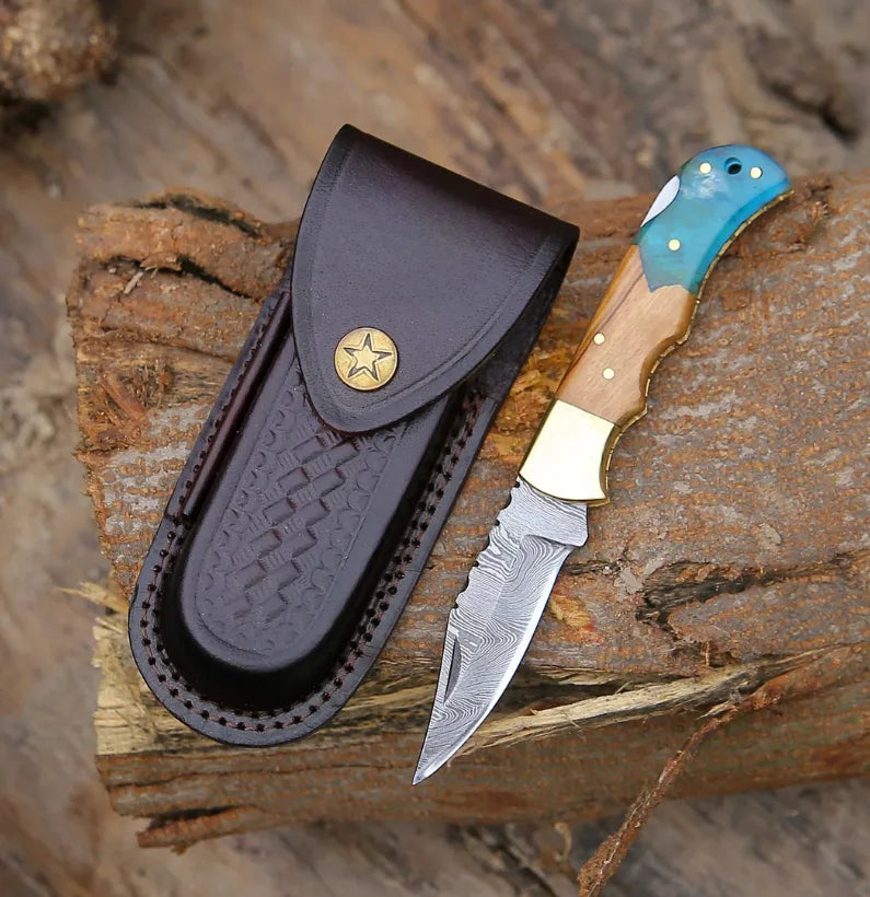 Knightwood Damascus Pocket Knife – Olive Wood & Resin Handle